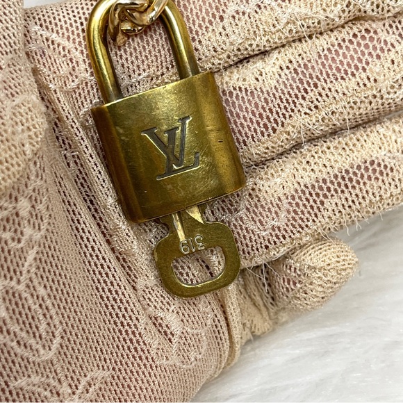 082 Pre Owned Authentic Louis Vuitton Gold Tone  Padlock & Key - Picture 4 of 4